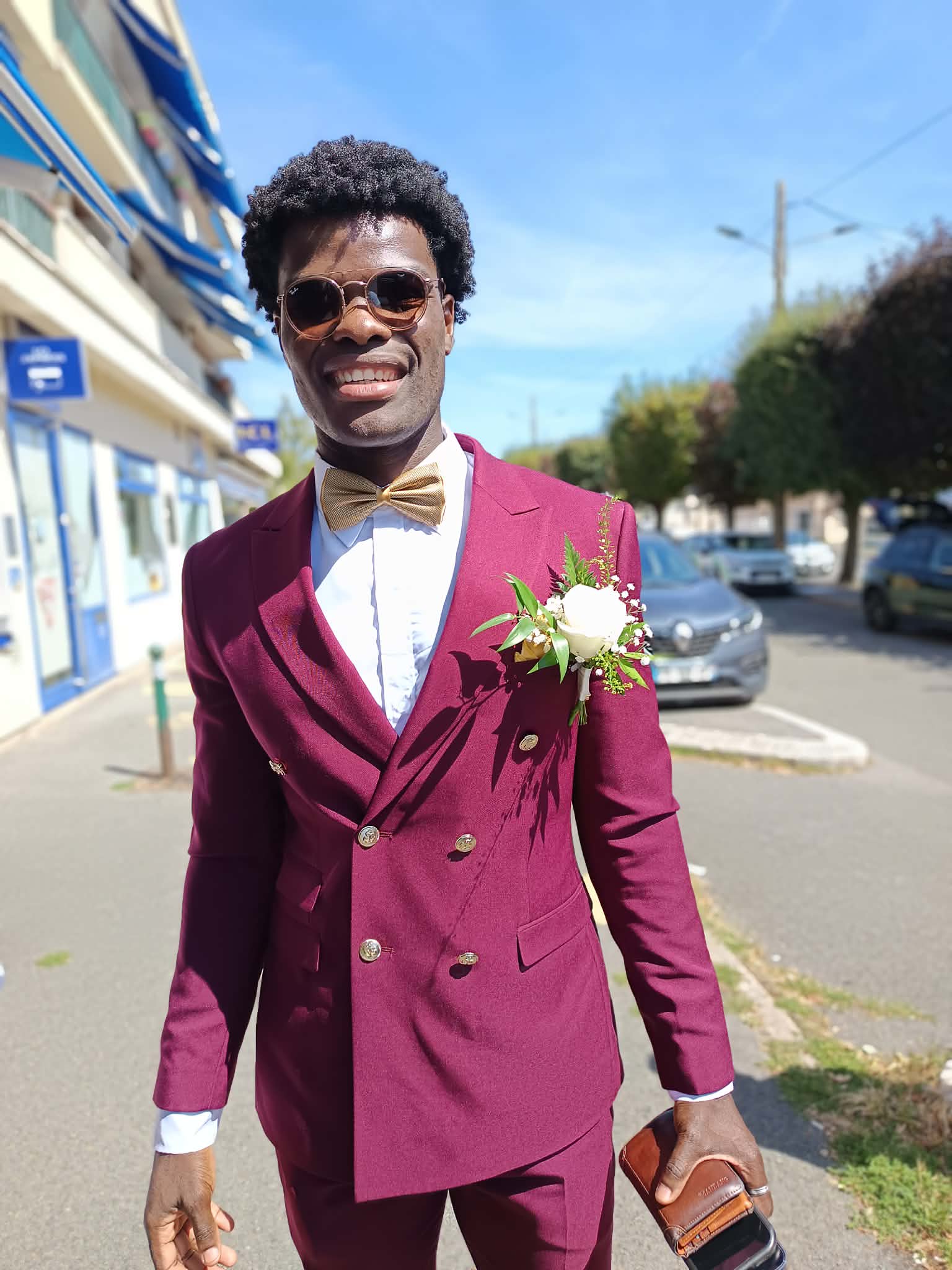 Boutonnière en Roses d'Or & Feuillage