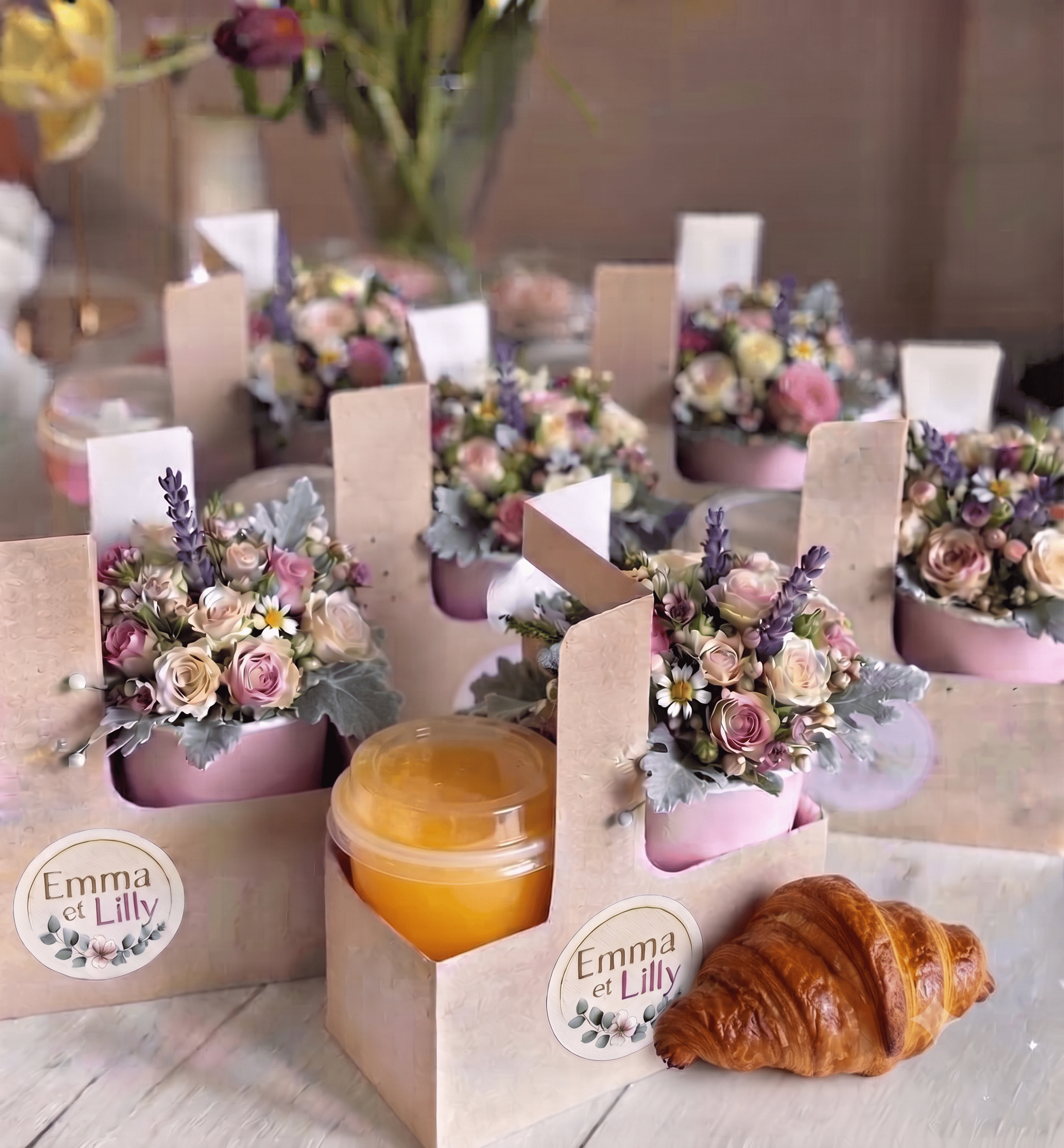 Jus d Orange, Croissant & Fleurs
